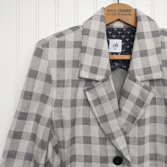 Cabi Valentina Blazer Size 10 NWT 5292 Plaid Button Checked Jacket Gray Knit - Picture 4 of 10